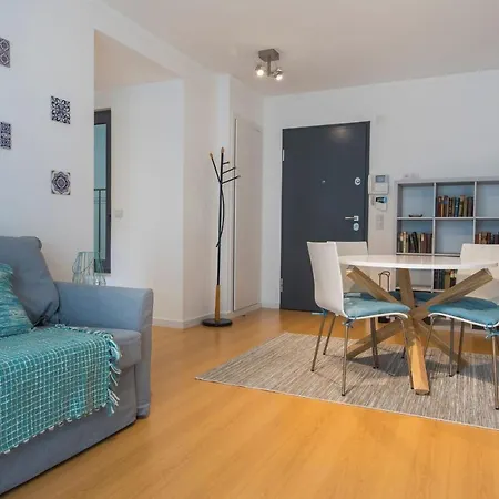 Lovelystay - Family-Friendly Apartment Downtown-3
