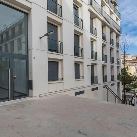 Lovelystay - Family-Friendly Apartment Downtown-2
